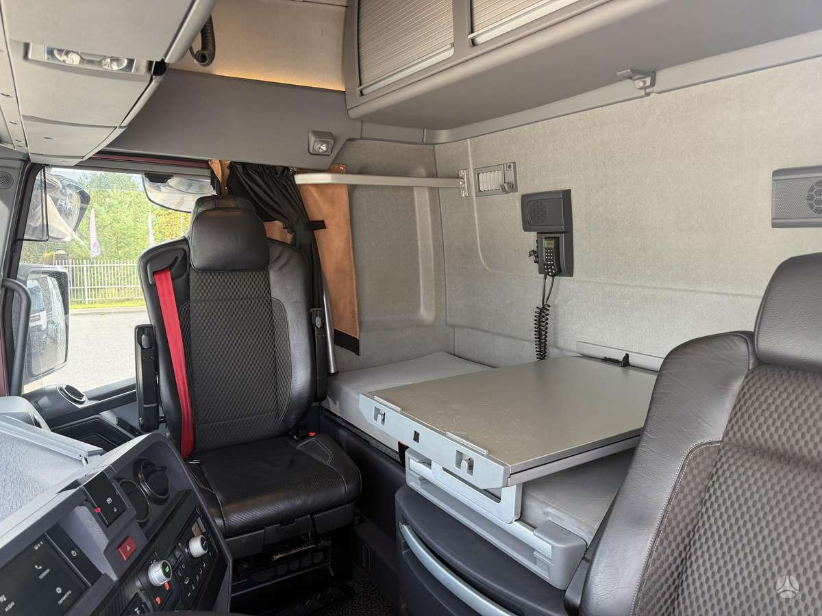 Renault T 440 HIGH DTI13 MAXISPACE T4x2 E6, single sleeper