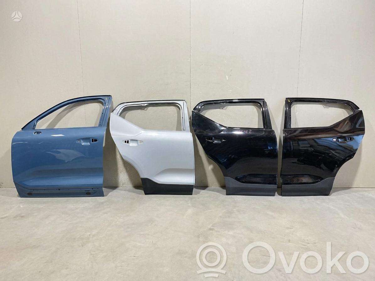Volvo XC40 doors
