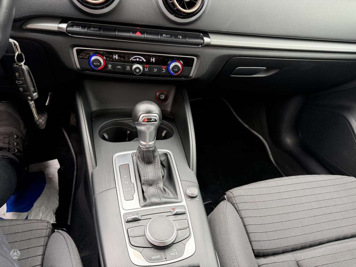 Audi A3, 1.6 l., hatchback