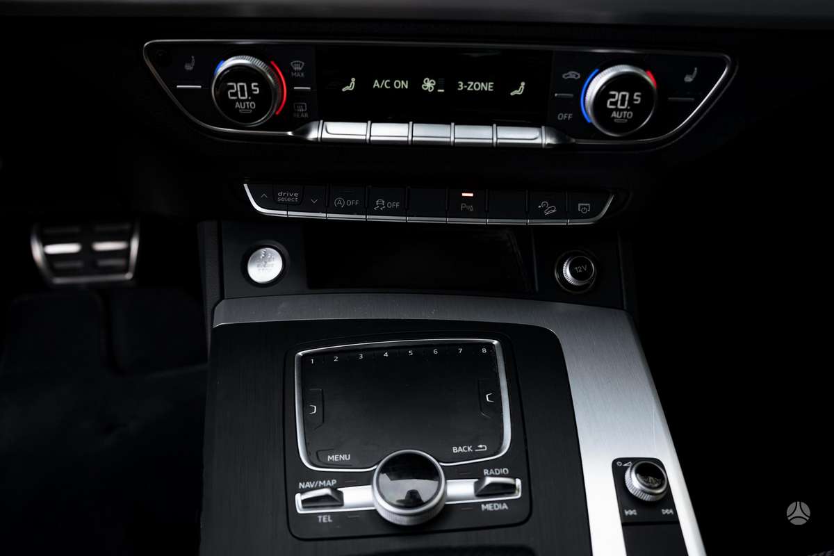 Audi Q5, off-road / crossover