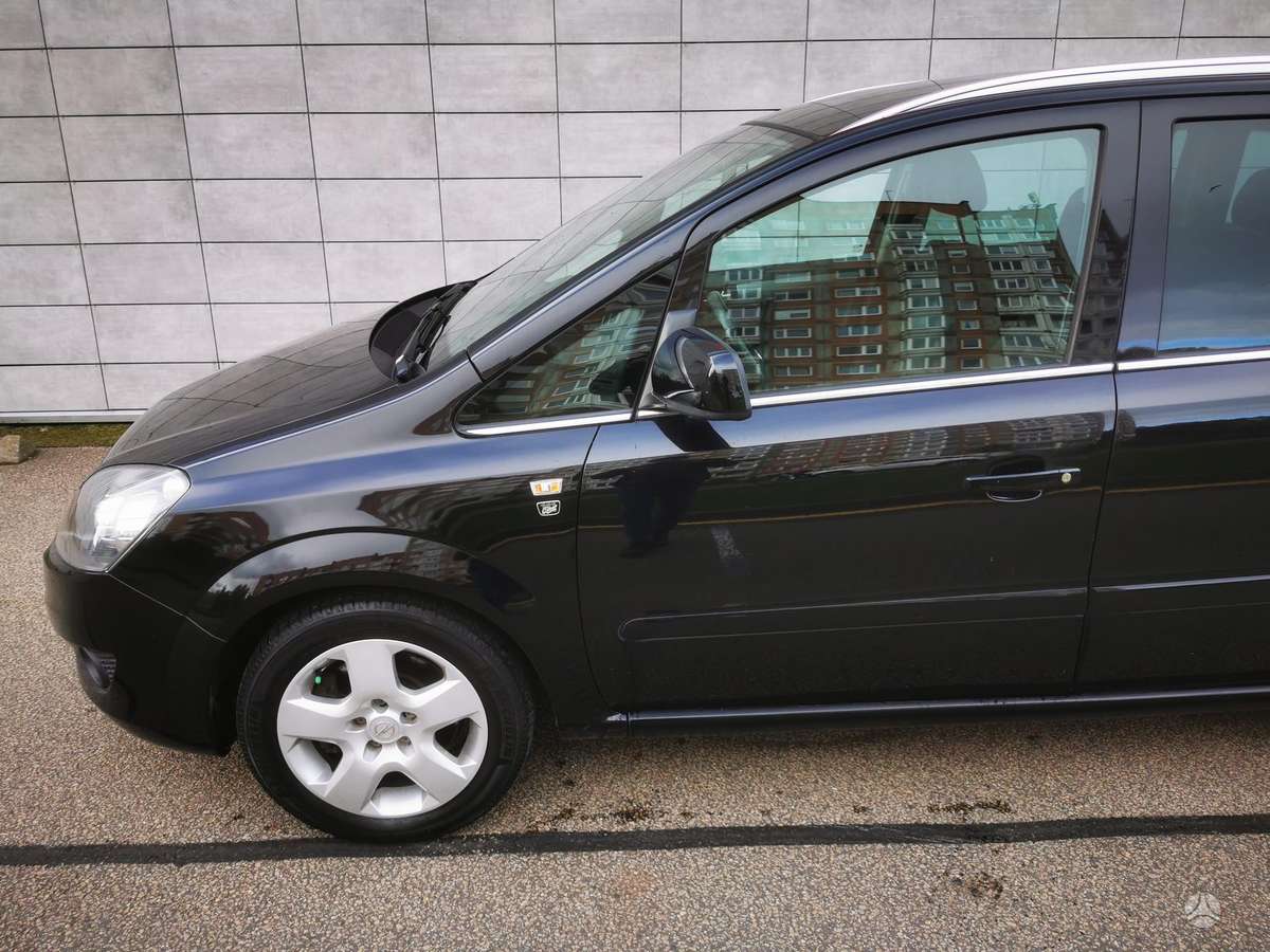Opel Zafira 2011 — фото 11