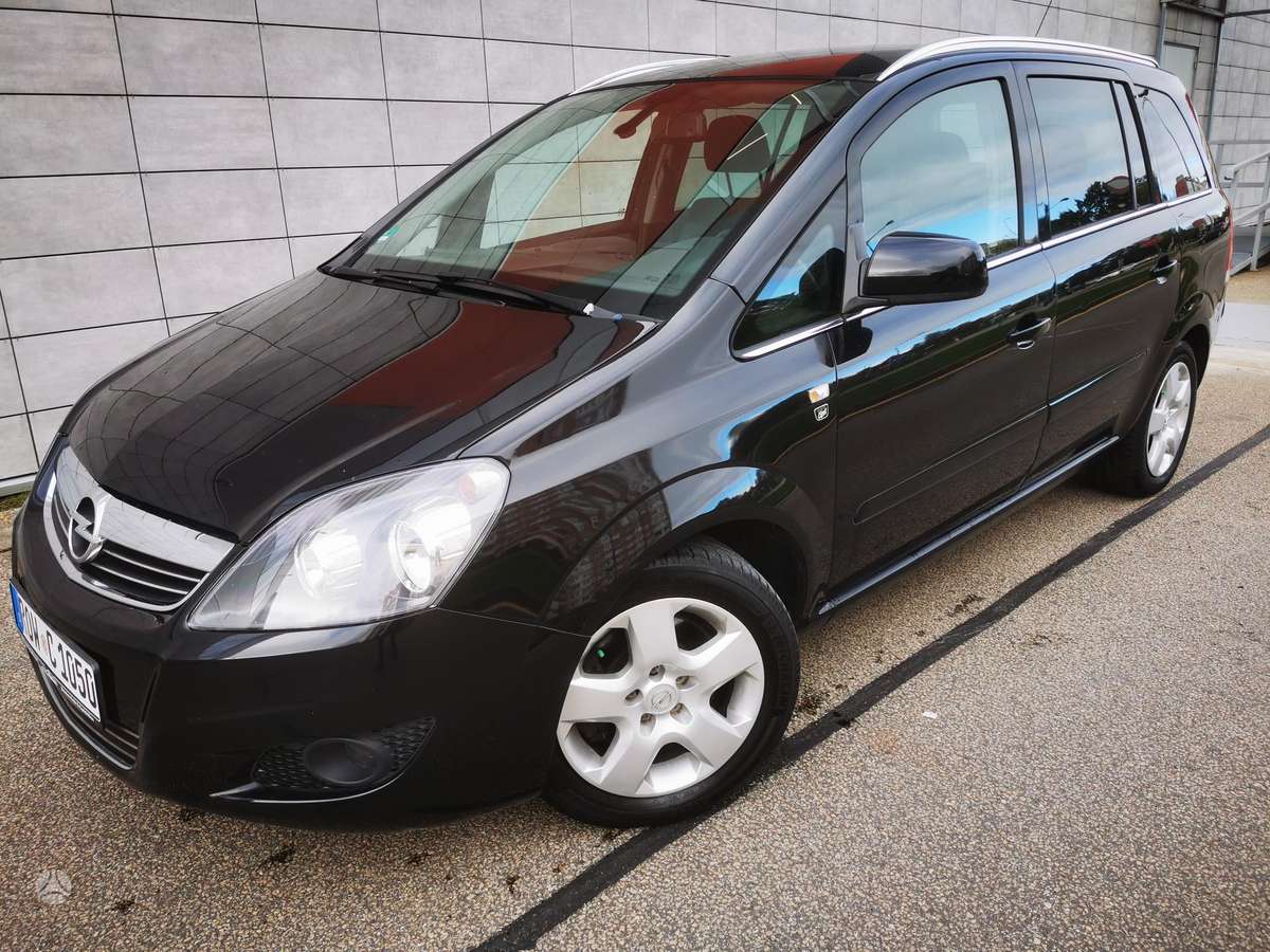 Opel Zafira 2011 — салон