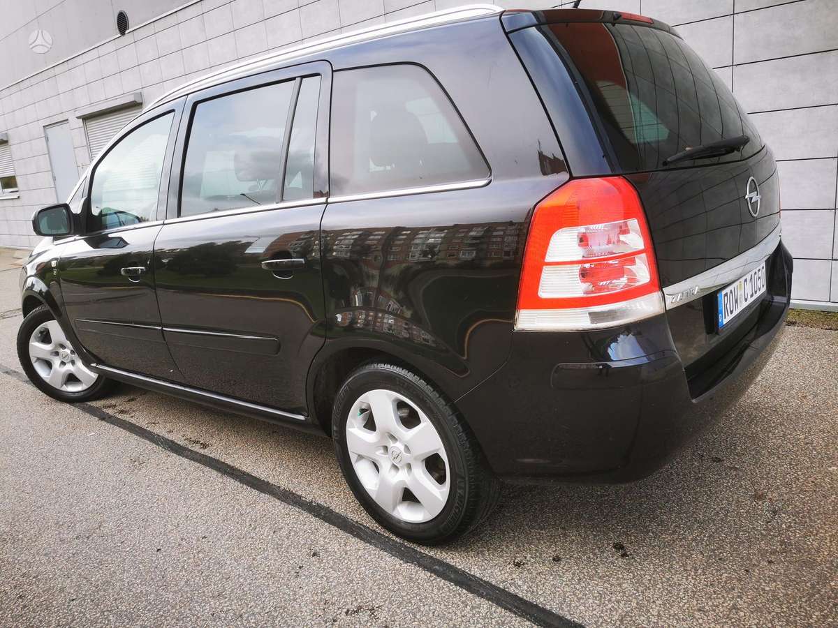 Opel Zafira 2011 — двигун 1700 cm³, 110 HP (81kW)