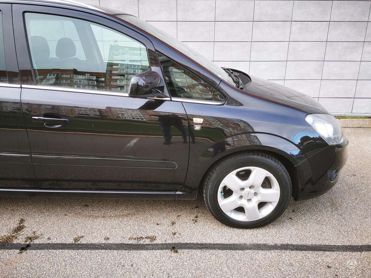 Opel Zafira 2011 — фото 14