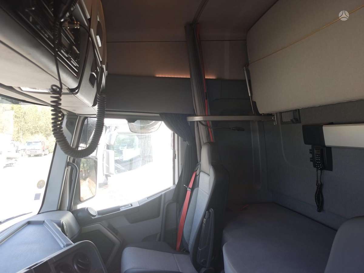 Renault T480 FRANCE, double sleeper