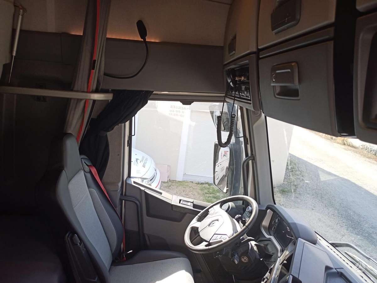 Renault T480 FRANCE, double sleeper