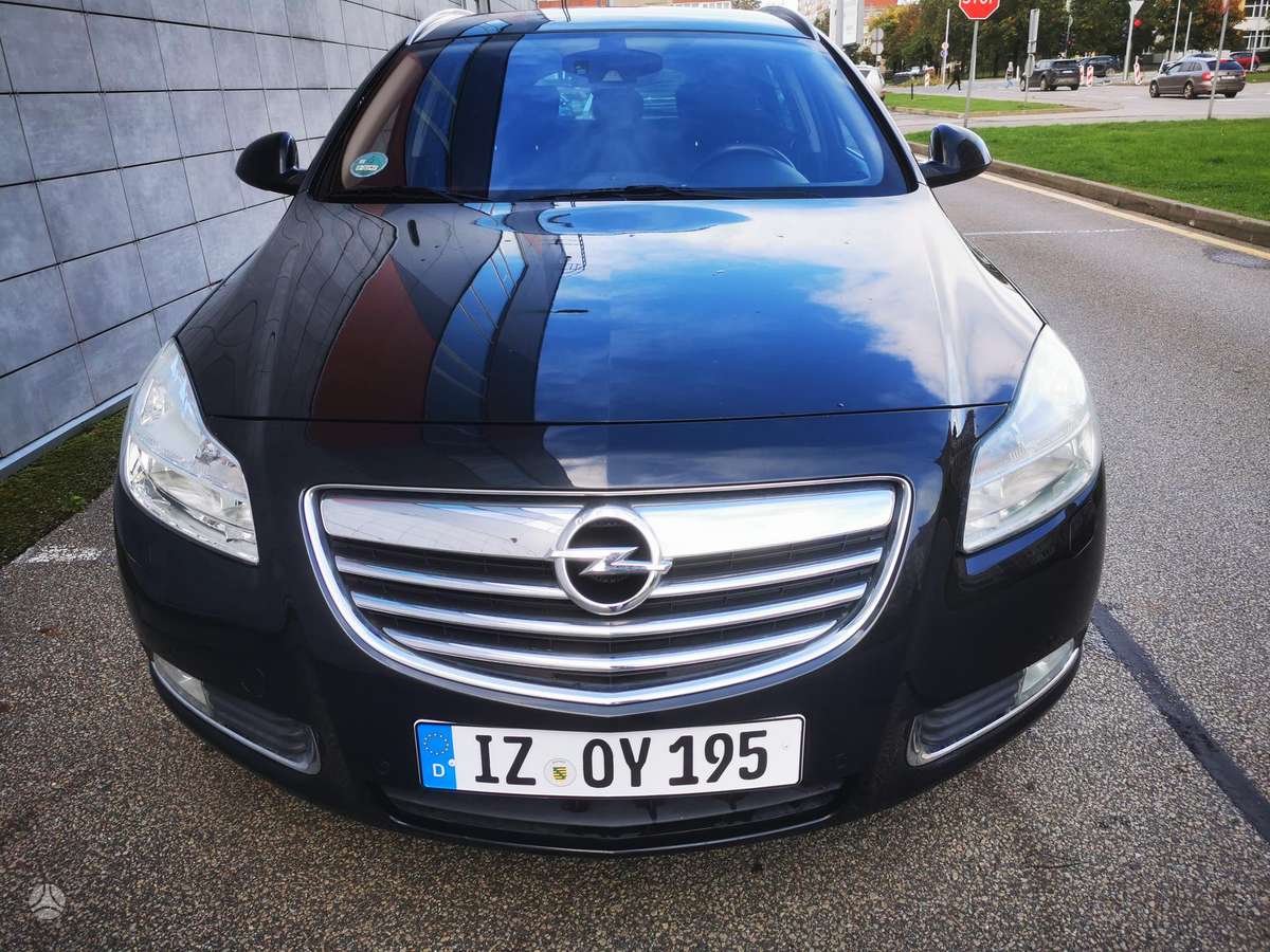 Opel Insignia 2009 — rear view