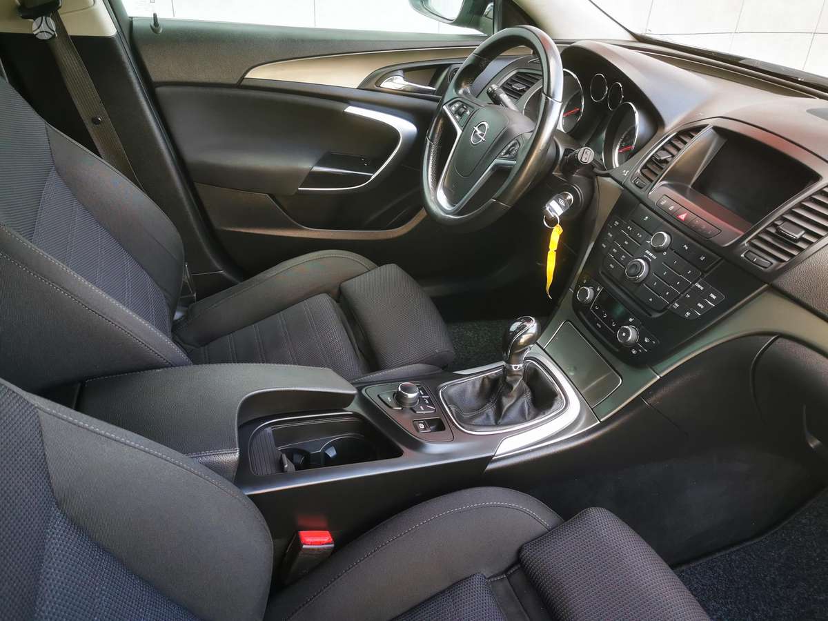 Opel Insignia 2009 — photo 17
