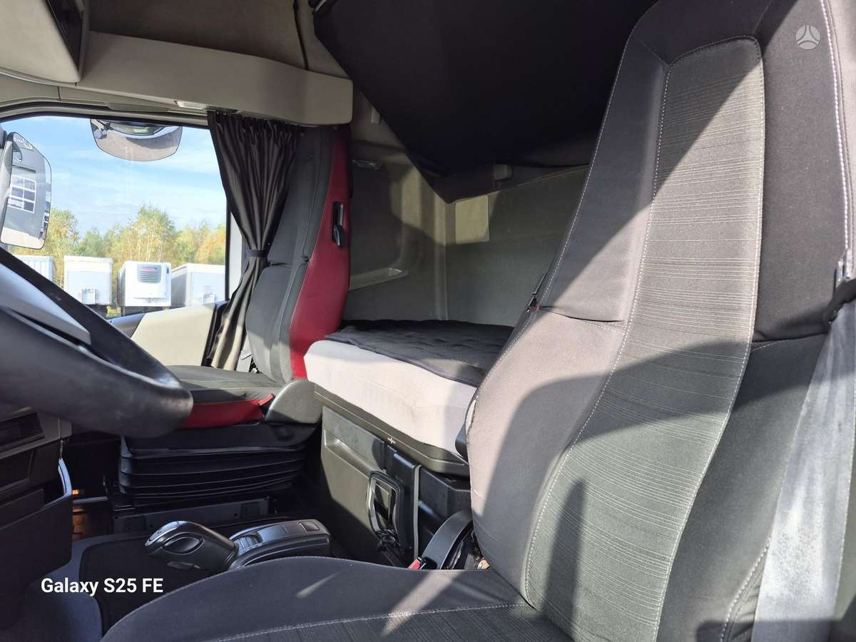 Volvo FH500, double sleeper