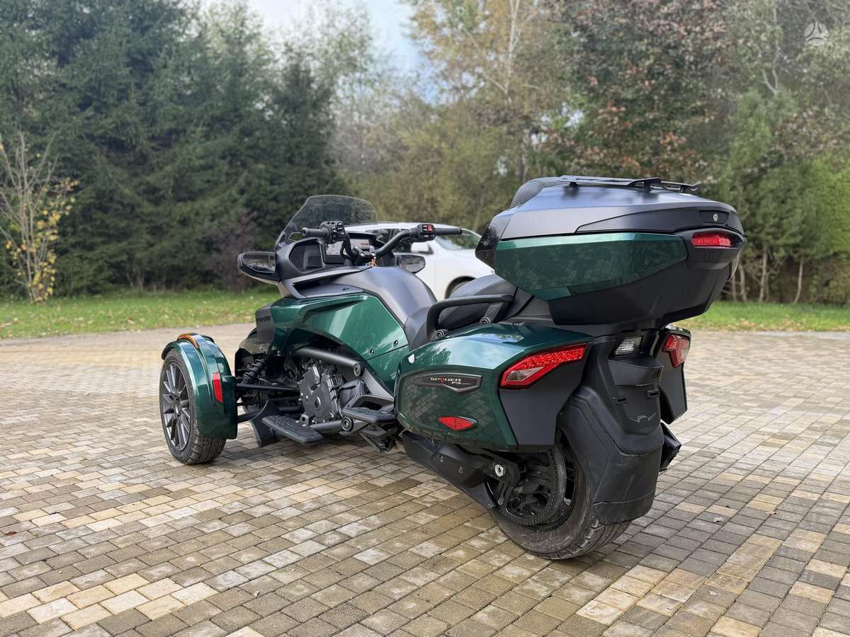 Can-Am Spyder 1330cc, triračiai