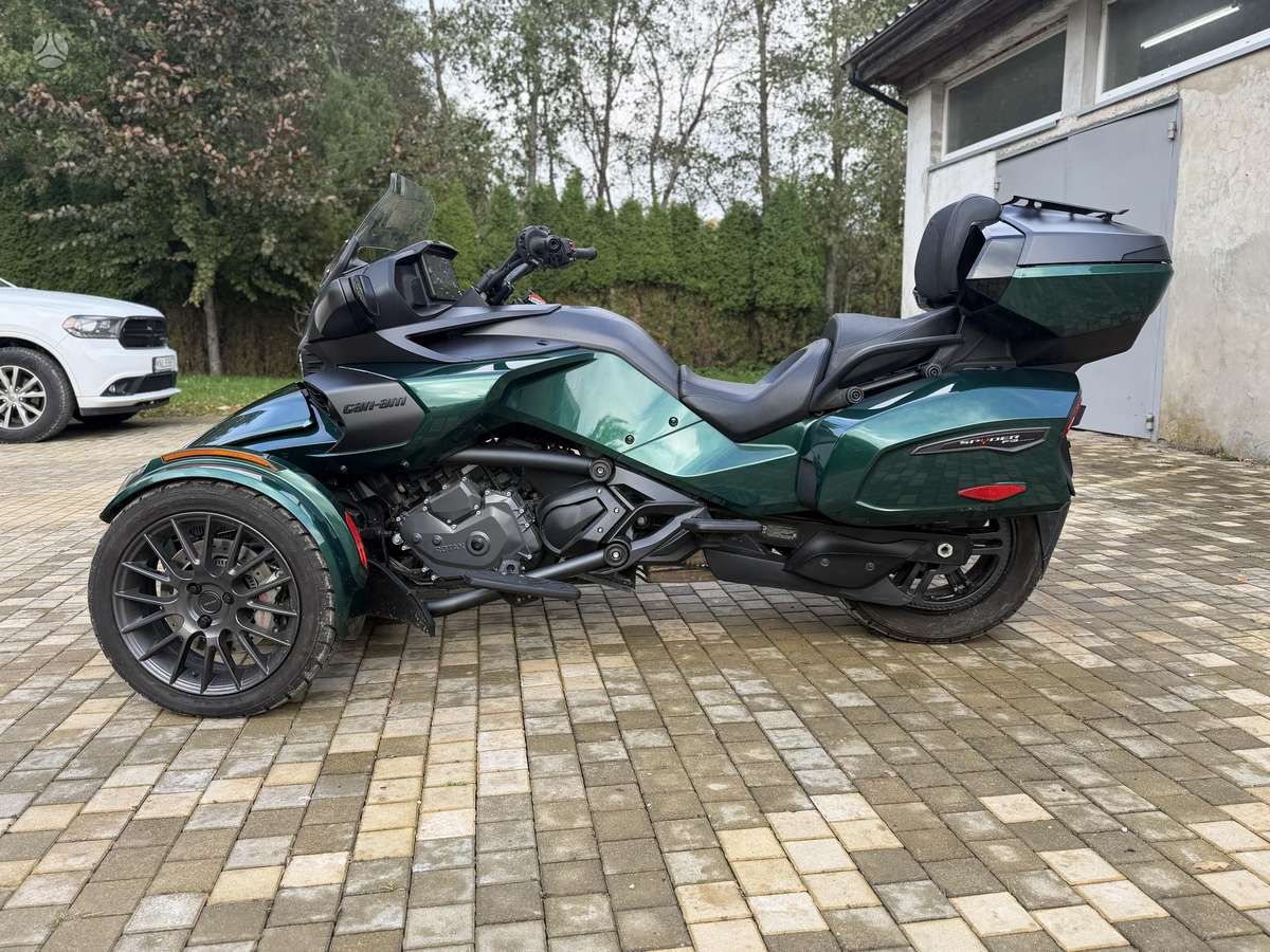 Can-Am Spyder 1330cc, triračiai