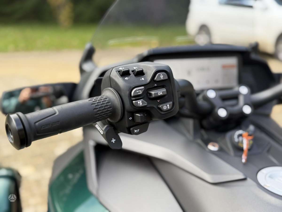 Can-Am Spyder 1330cc, трициклы