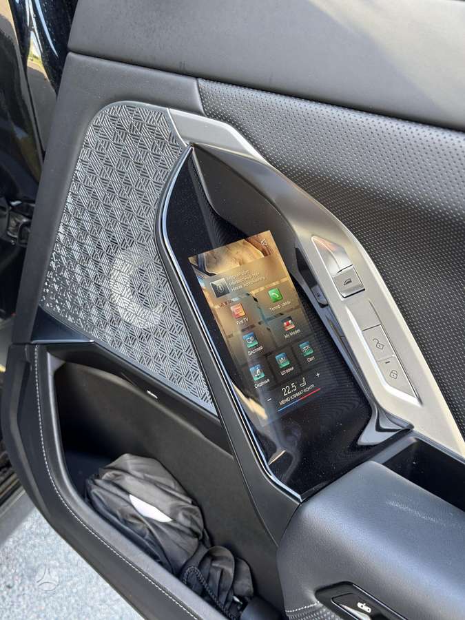BMW i7, Седан