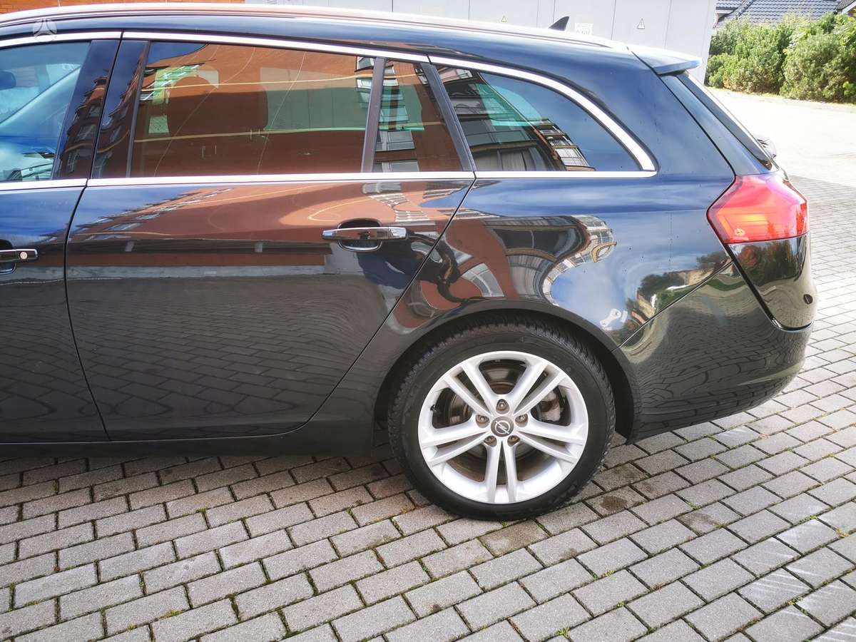 Opel Insignia 2011 — photo 10