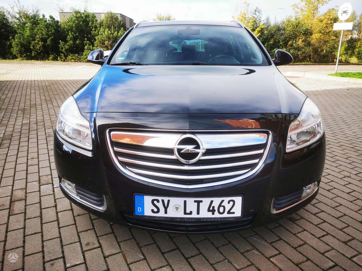 Opel Insignia 2011 — rear view