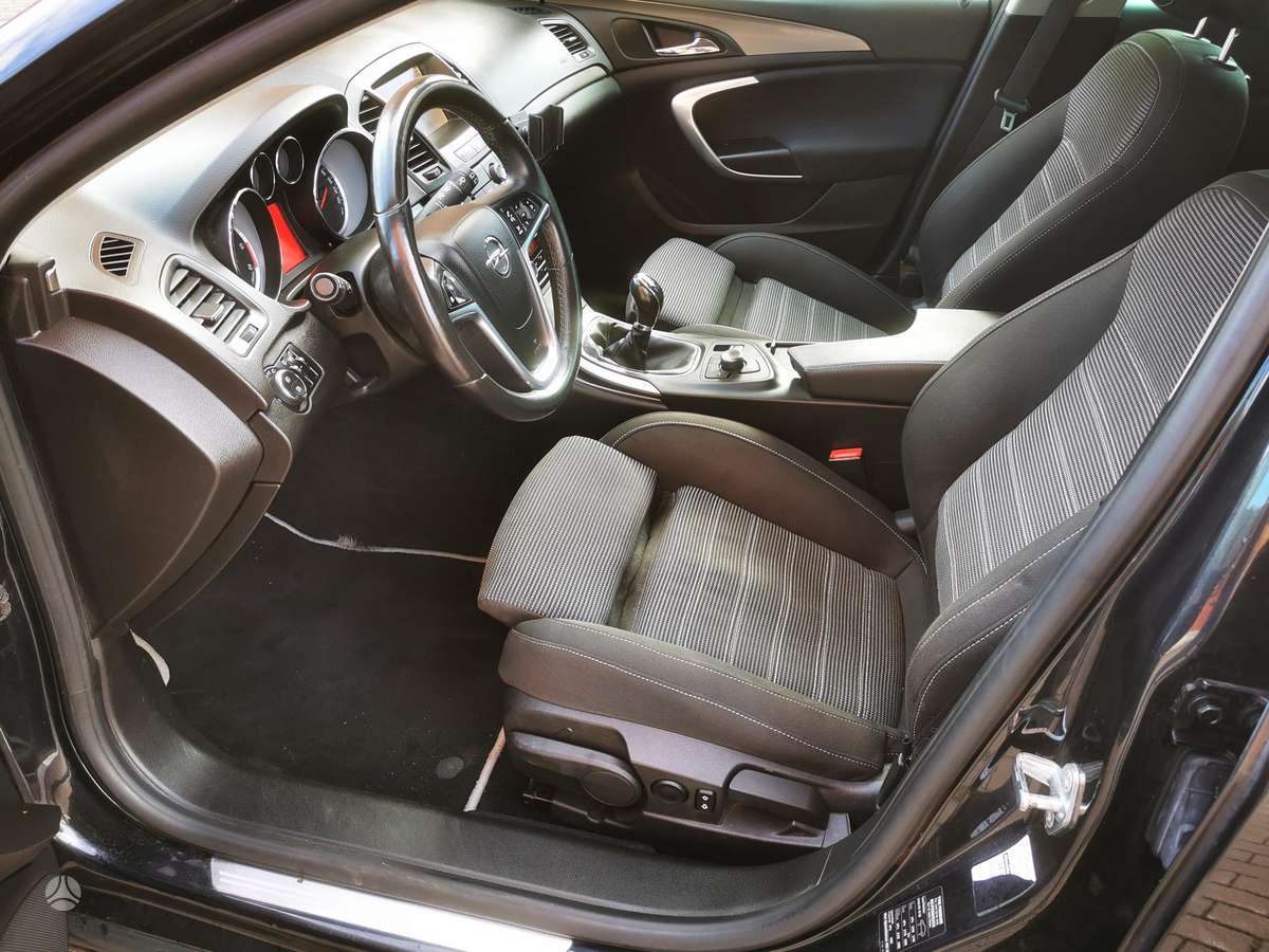Opel Insignia 2011 — photo 15