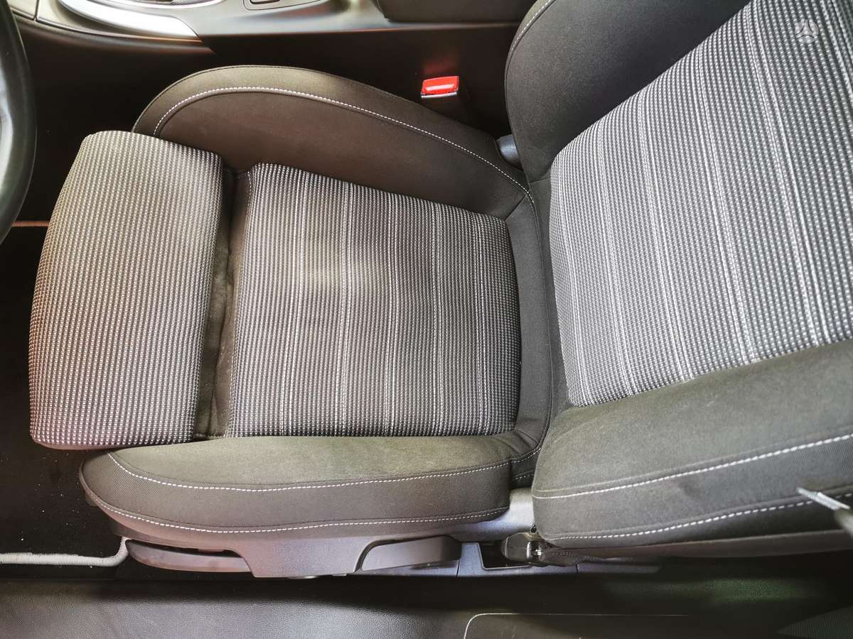 Opel Insignia 2011 — photo 21