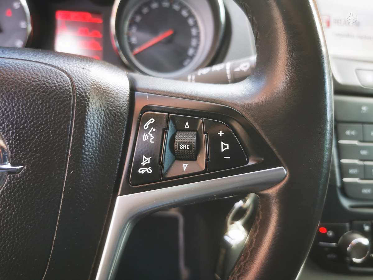 Opel Insignia 2011 — photo 25
