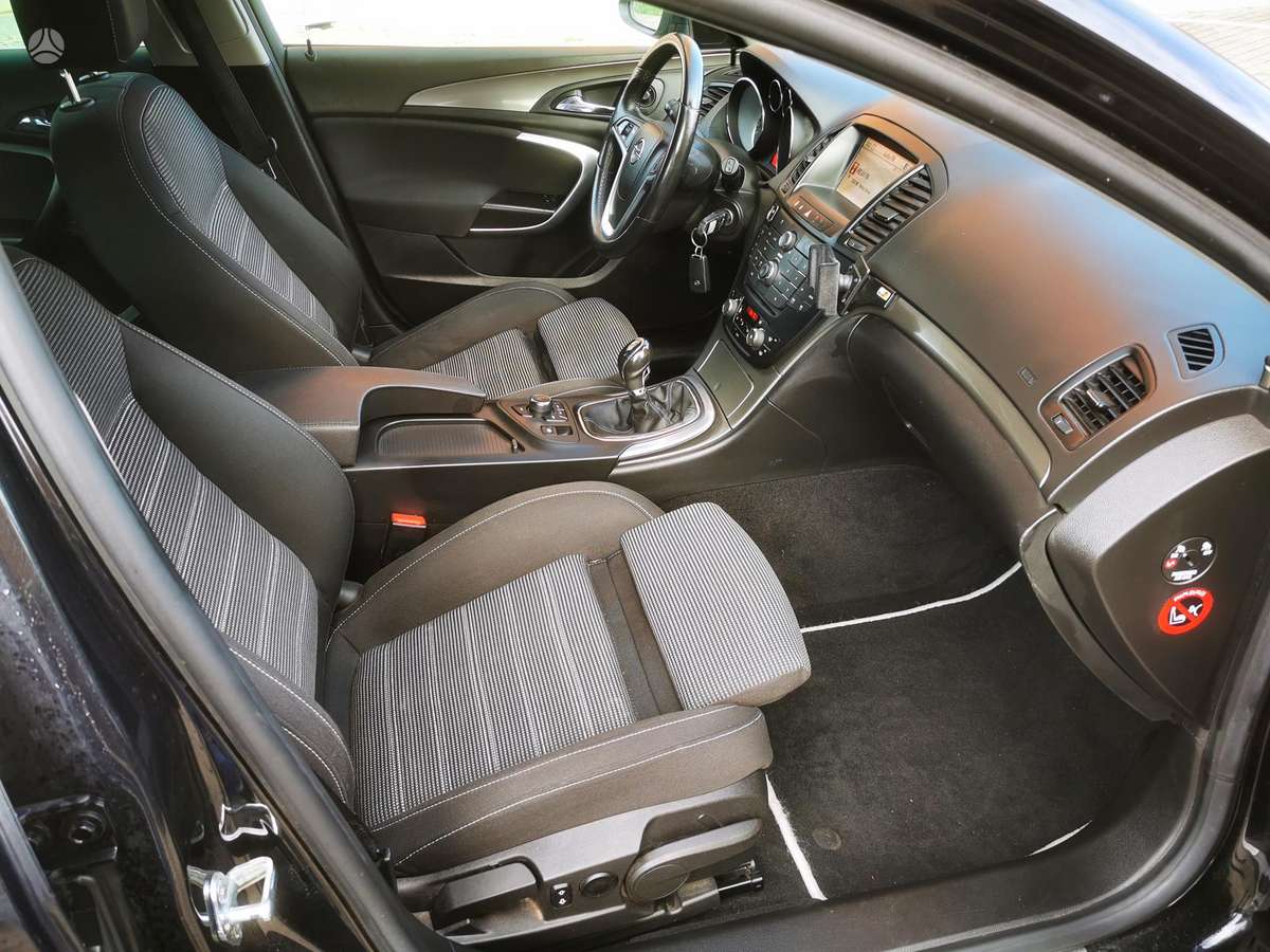 Opel Insignia 2011 — photo 16