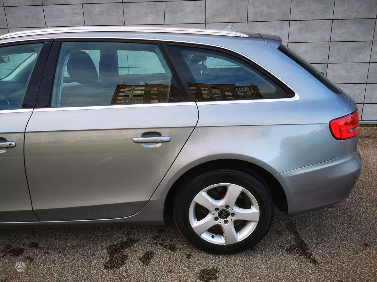 Audi A4 2009 — photo 12
