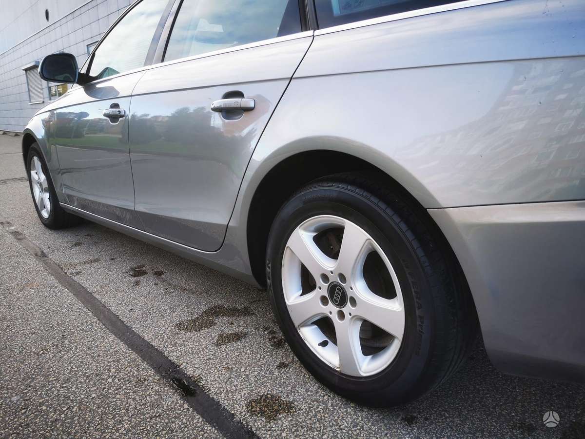 Audi A4 2009 — photo 9