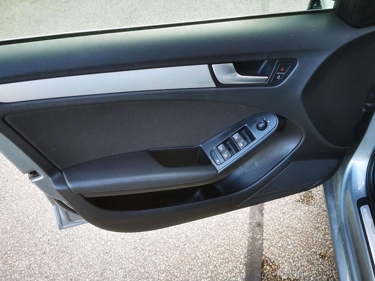 Audi A4 2009 — photo 24