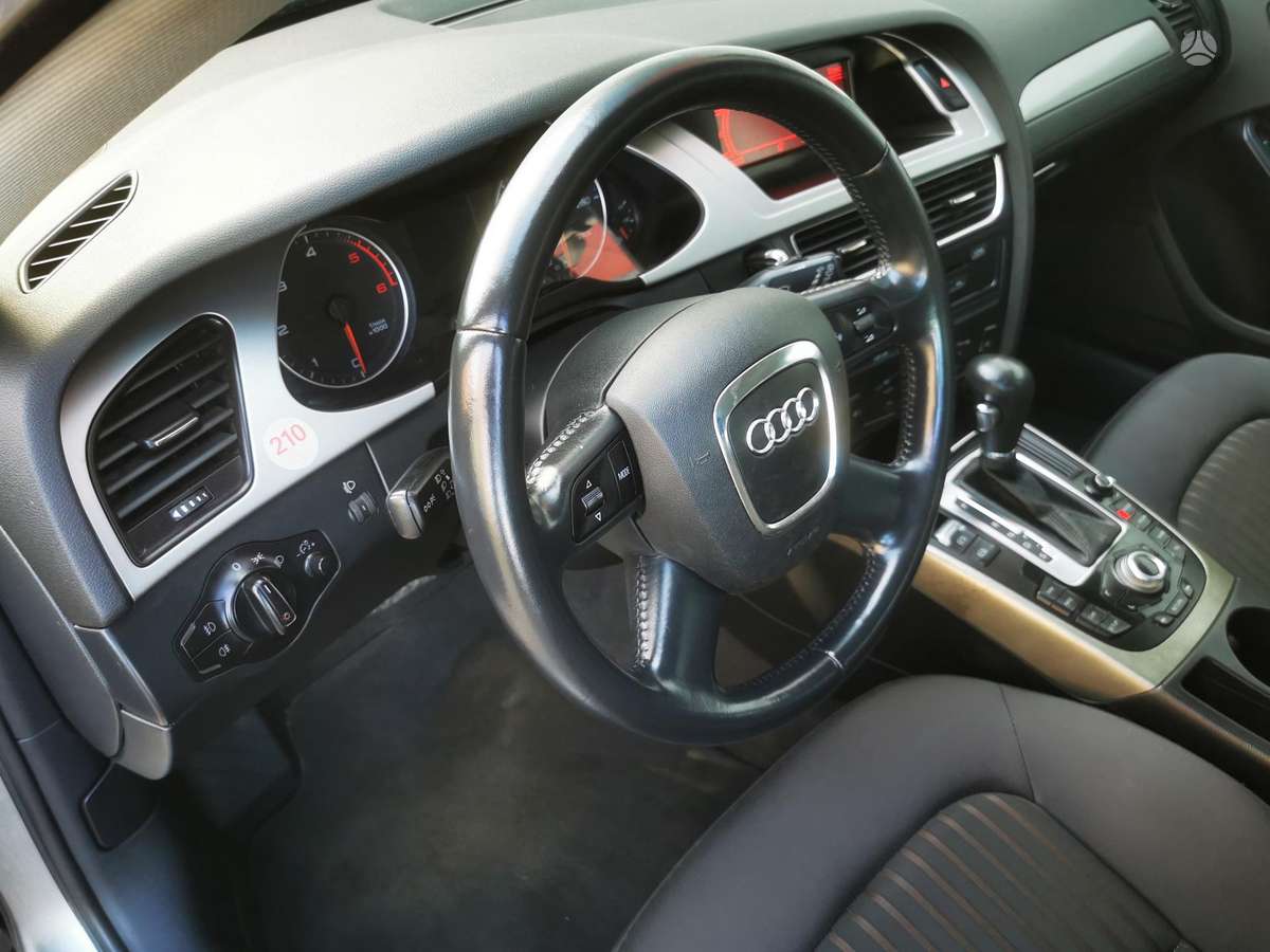 Audi A4 2009 — photo 18
