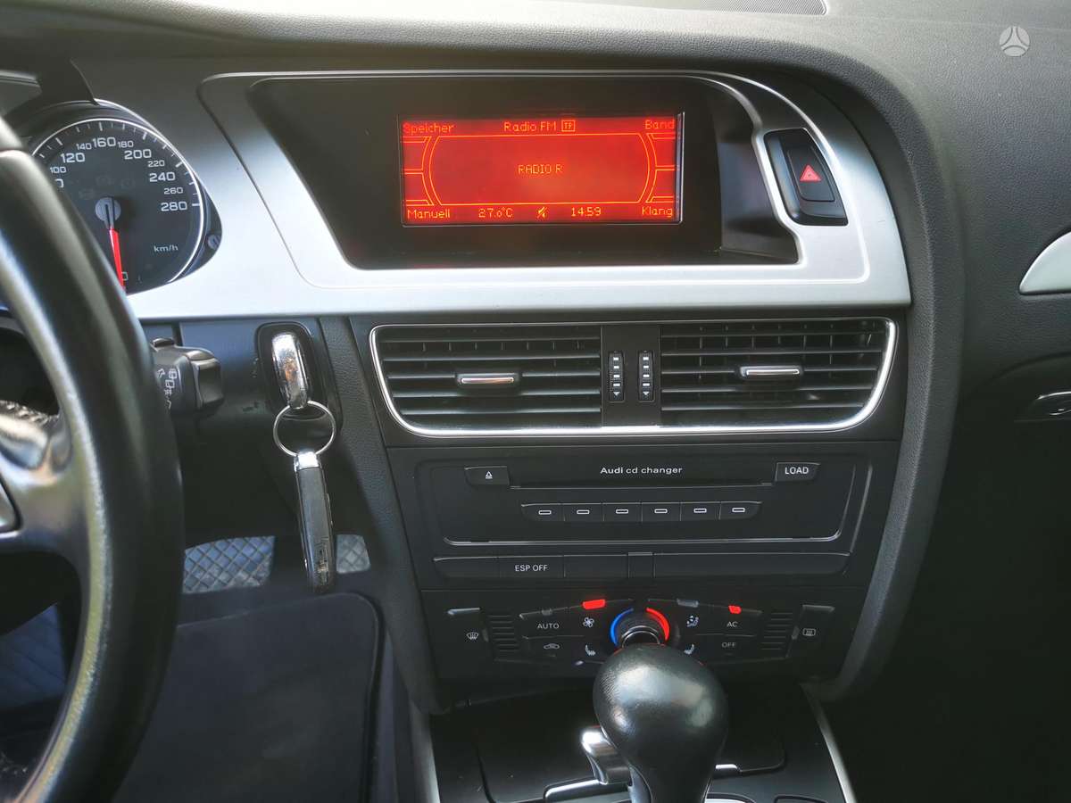 Audi A4 2009 — photo 25
