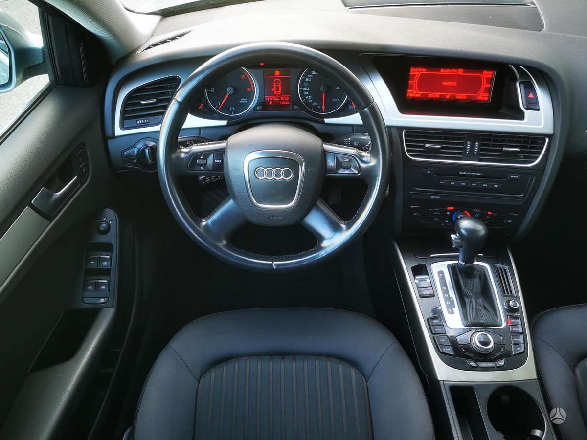 Audi A4 2009 — photo 17