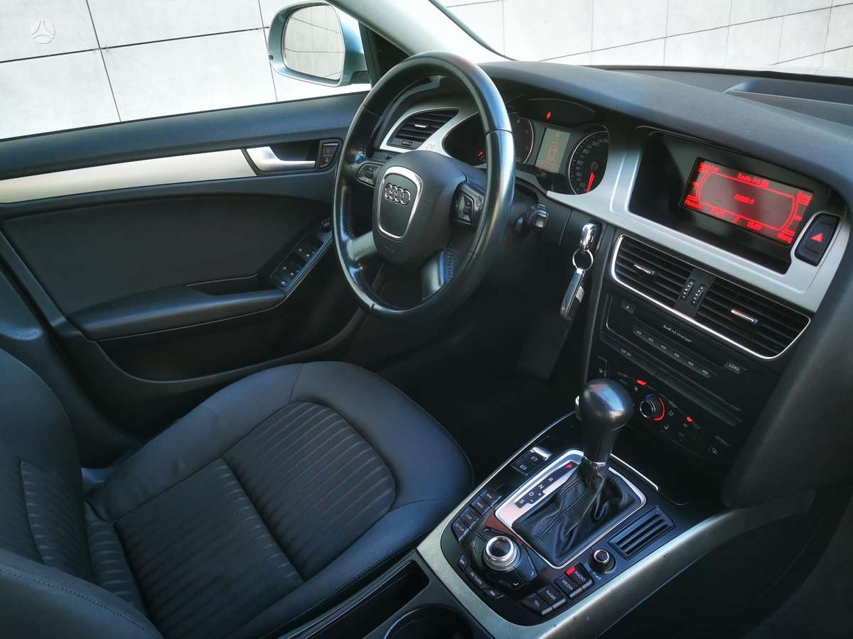 Audi A4 2009 — photo 16