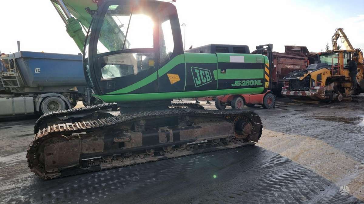 JCB JS 260 LC, ekskavatoriai