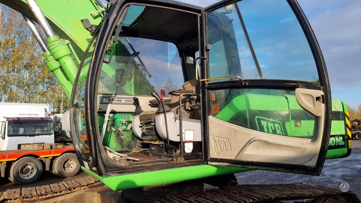 JCB JS 260 LC, excavator