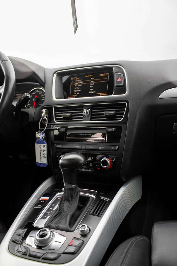 Audi Q5, 2.0 l., off-road / crossover