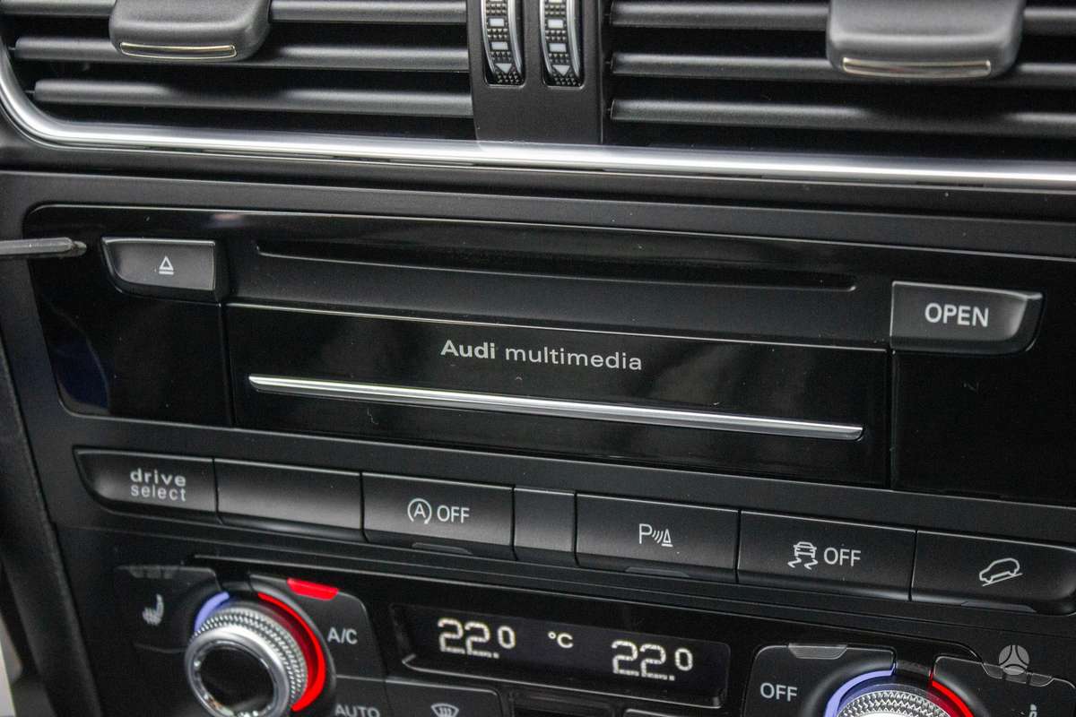 Audi Q5, 2.0 l., off-road / crossover