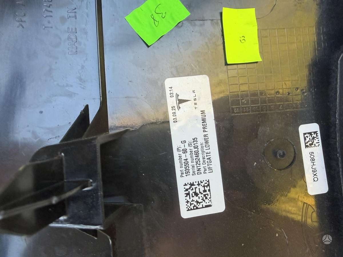 Tesla Model Y apdailos detalės