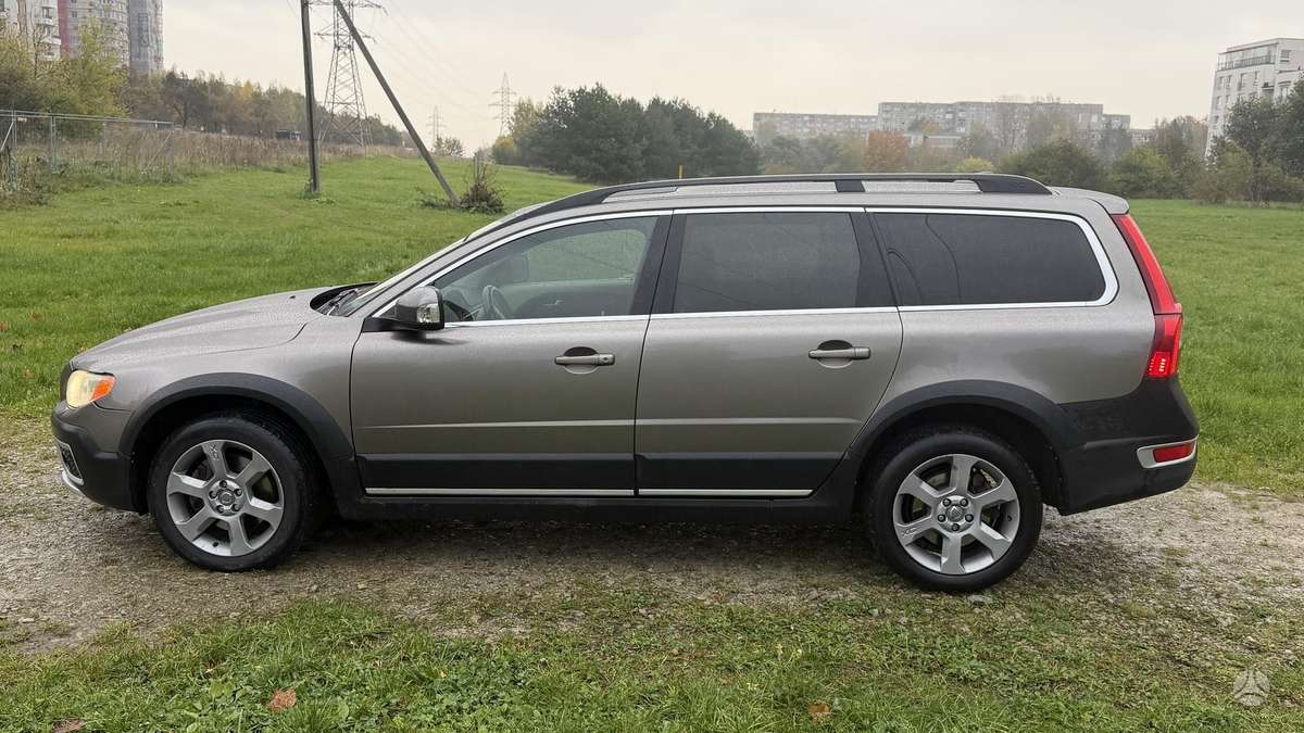 Volvo XC70, 2.4 l., wagon