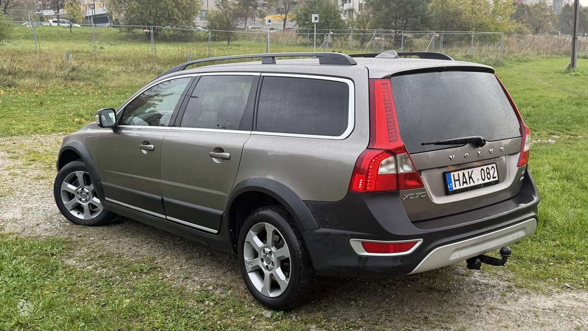 Volvo XC70, 2.4 l., wagon