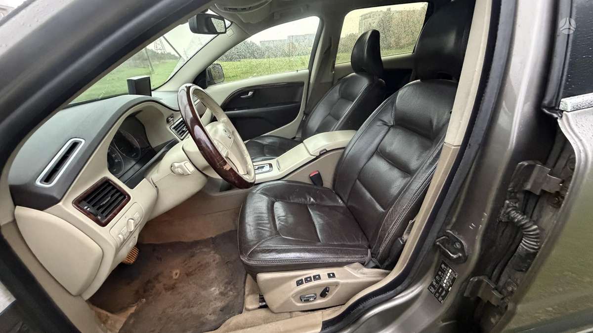 Volvo XC70, 2.4 l., wagon