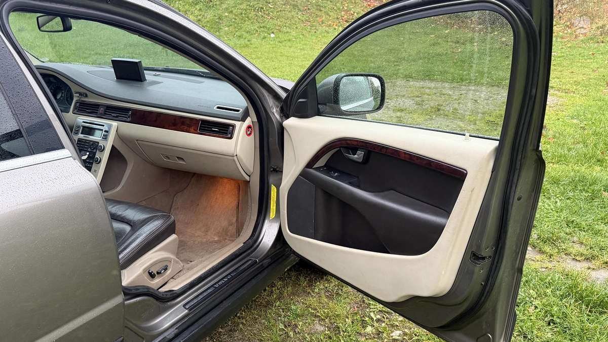 Volvo XC70, 2.4 l., wagon