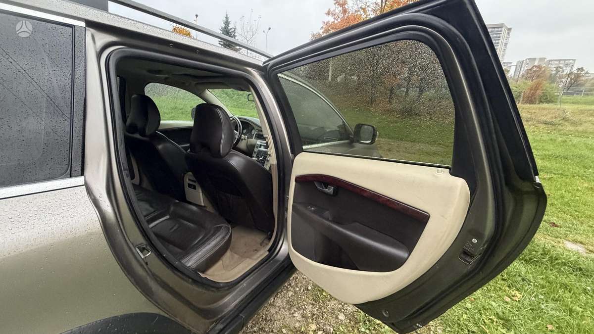 Volvo XC70, 2.4 l., wagon