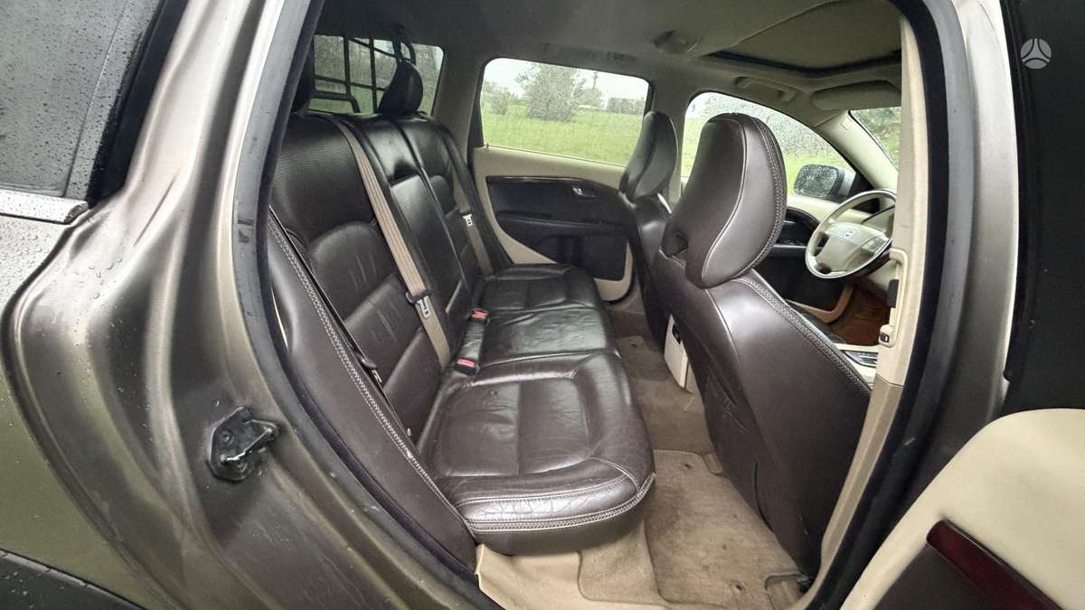 Volvo XC70, 2.4 l., wagon