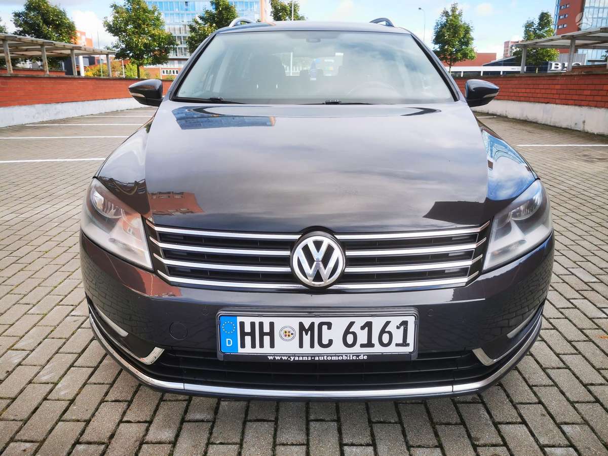 Volkswagen Passat 2012 — вигляд ззаду