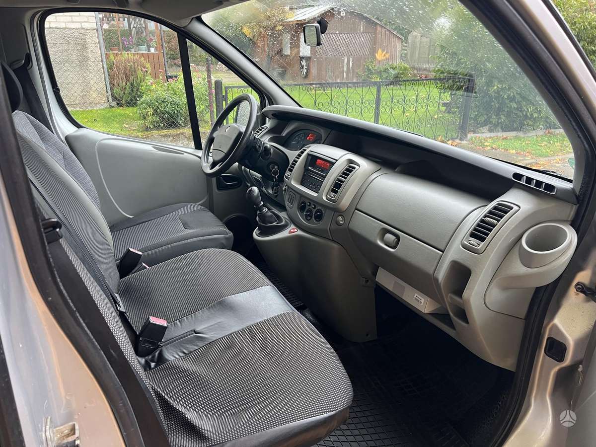 Renault Trafic, 2.0 l., passenger minibus