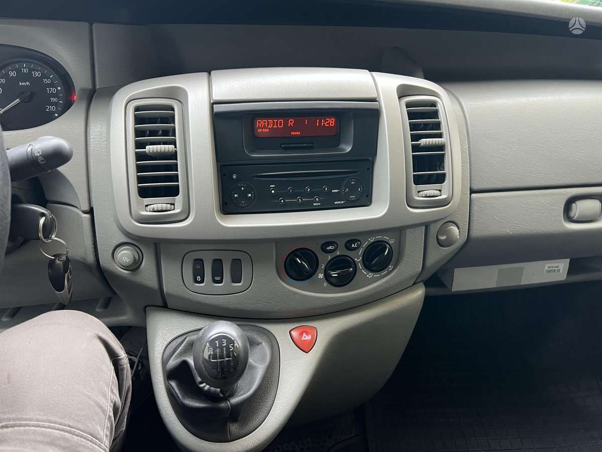 Renault Trafic, 2.0 l., passenger minibus