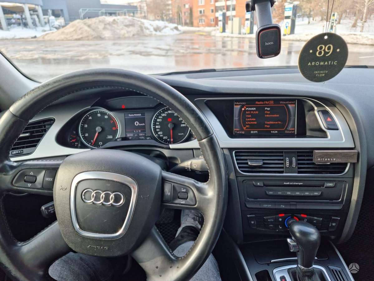 Audi A4, 2.0 l., Седан