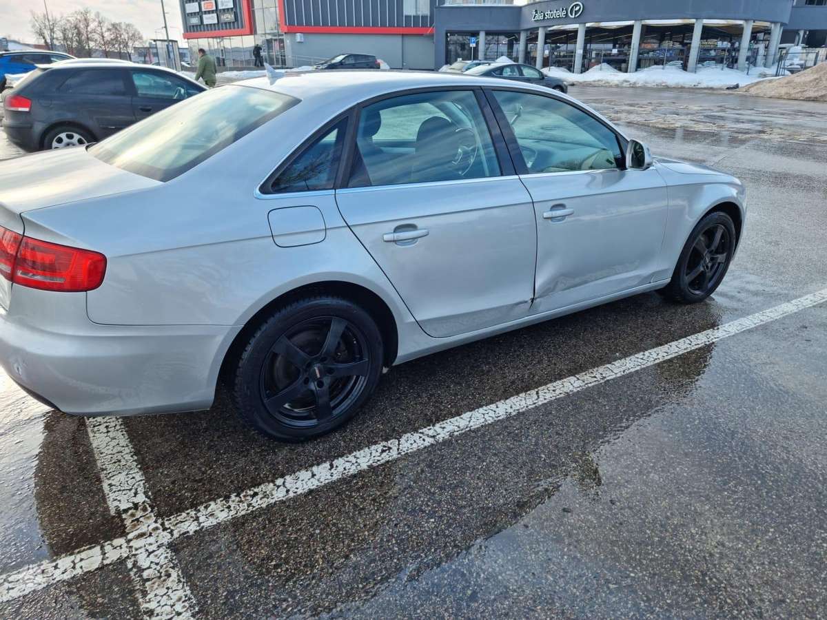 Audi A4, 2.0 l., Седан