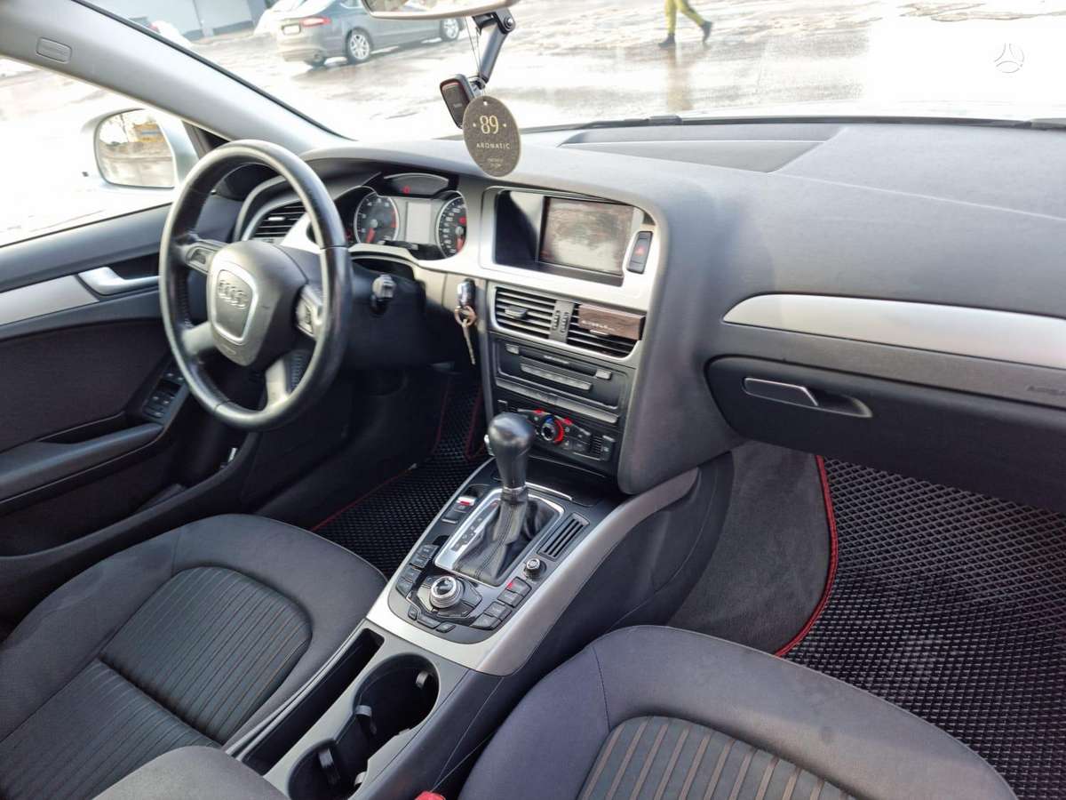 Audi A4, 2.0 l., Седан