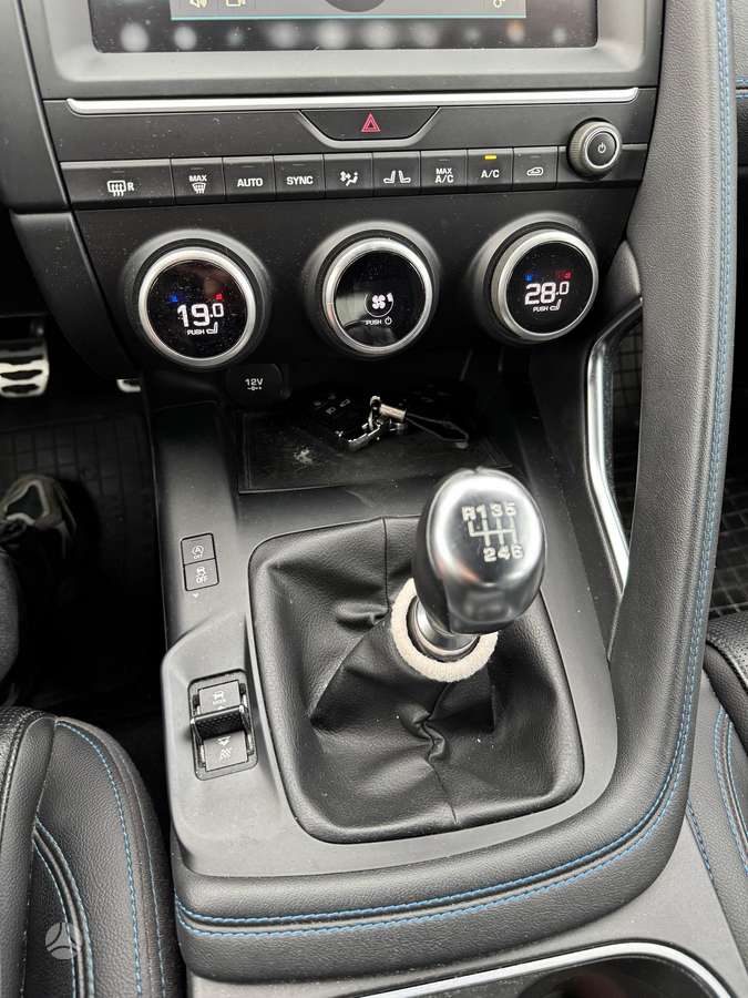 Jaguar E-Pace, 2.0 l., Внедорожник / Кроссовер