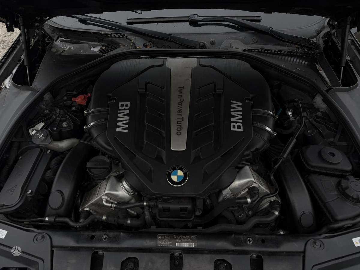 BMW 550, 4.4 l., Седан