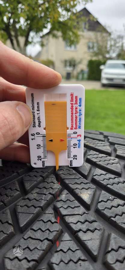 Bridgestone LM005, зимние 235/55 R18